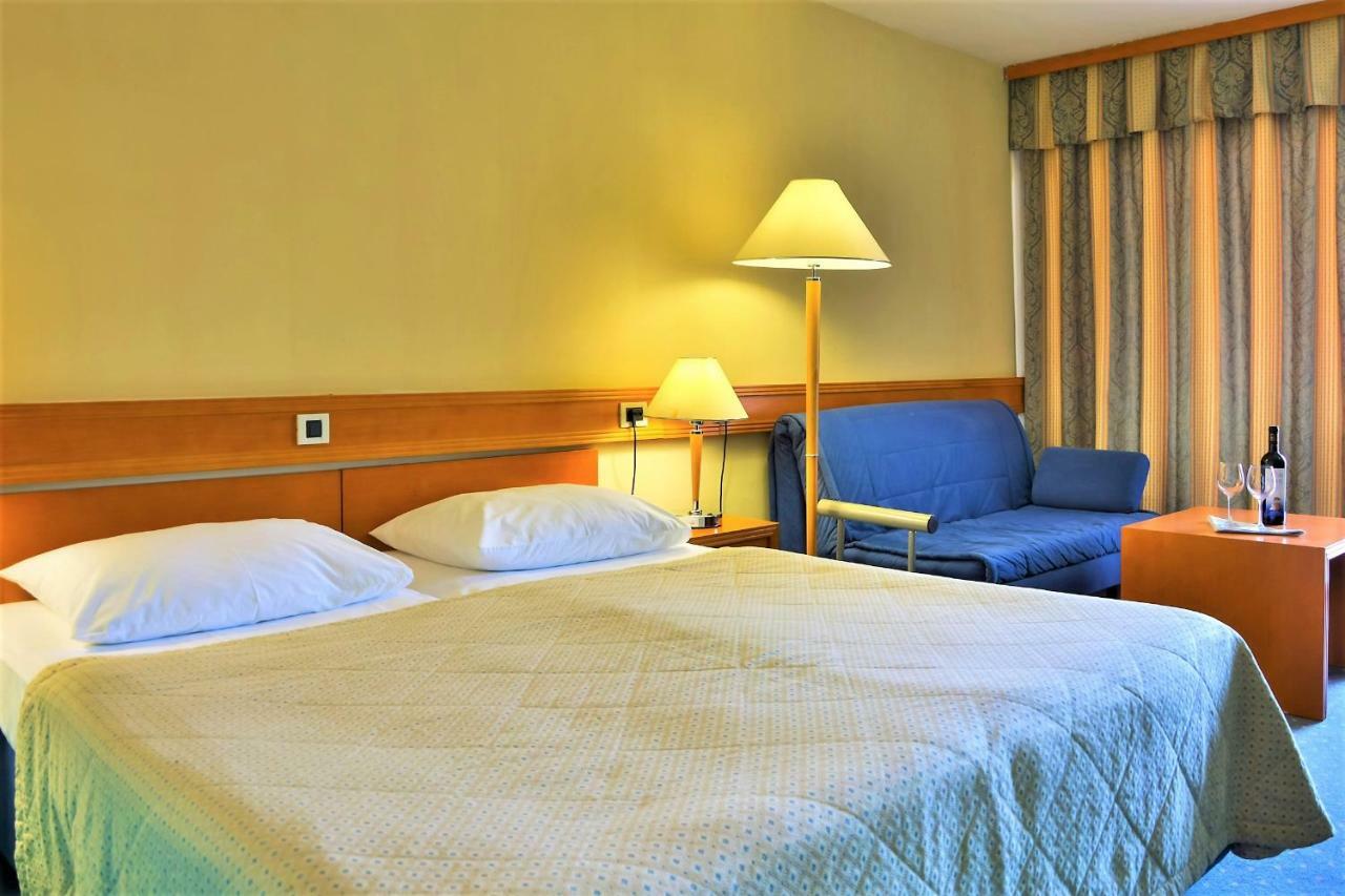 Hotel Selce Bagian luar foto